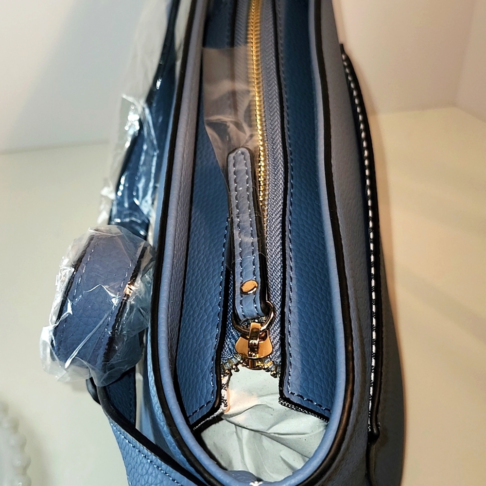 NEW●●Naturalizer Bucket Crossbody - Picture 8 of 9